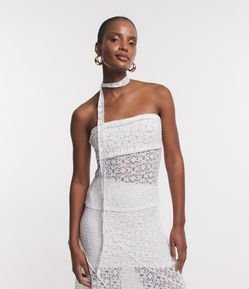 Blusa Tomara que Caia em Laise com Detalhe no Pescoço e Textura Rendada