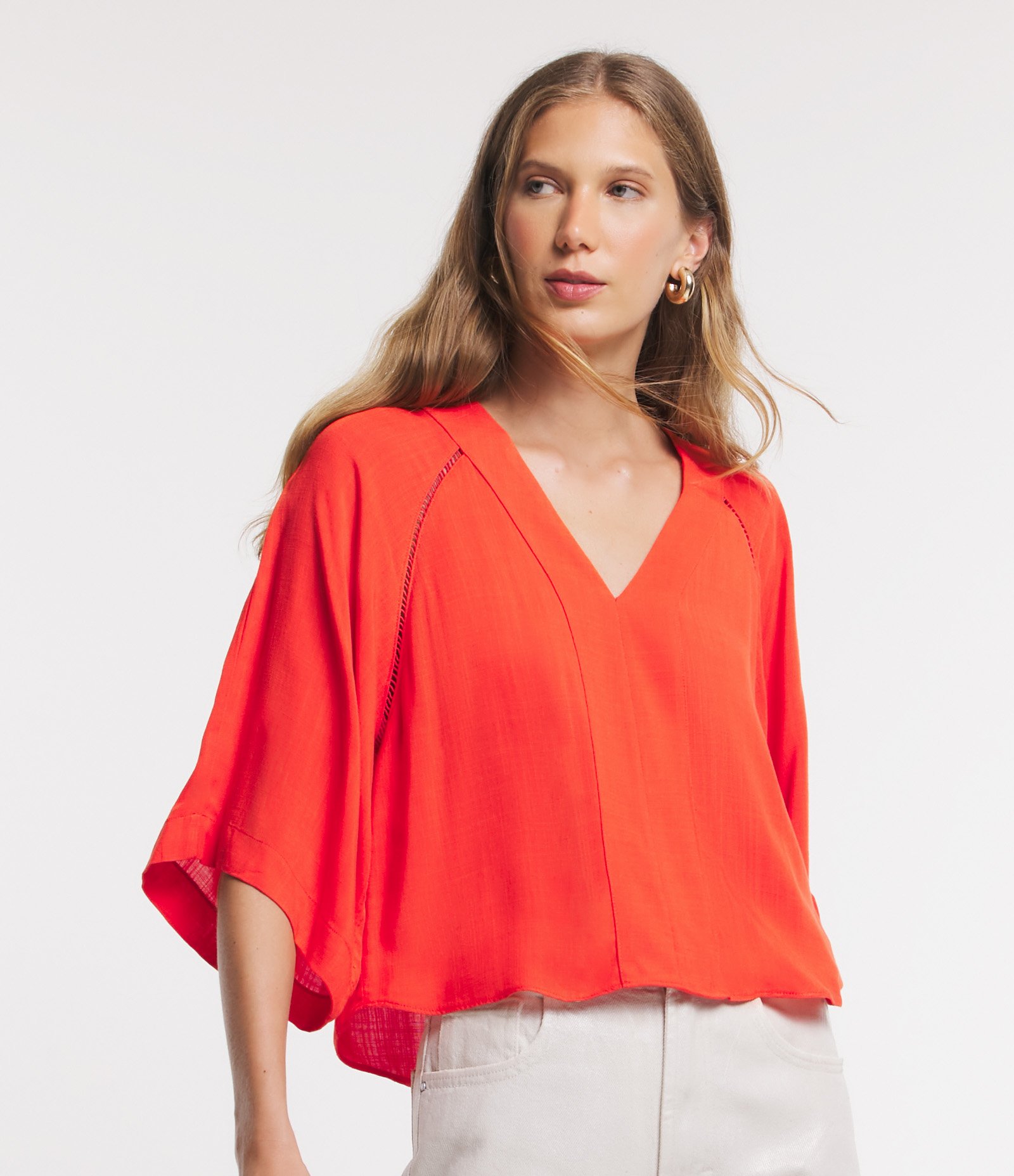 Blusa em Viscose com Manga 3/4 Evasê e Detalhe Entremeios Laranja 1