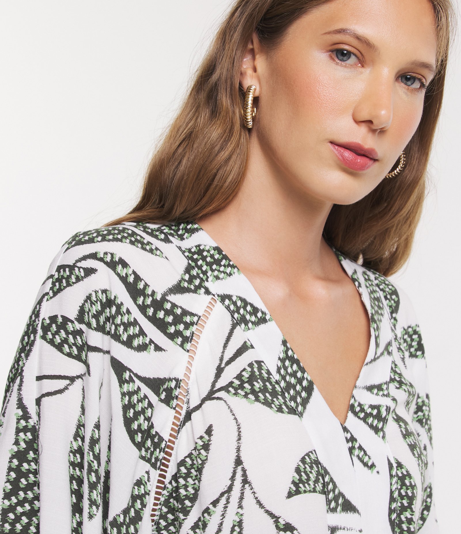 Blusa Manga Evasê em Viscose com Folhagens Estampadas Off White/Verde 6
