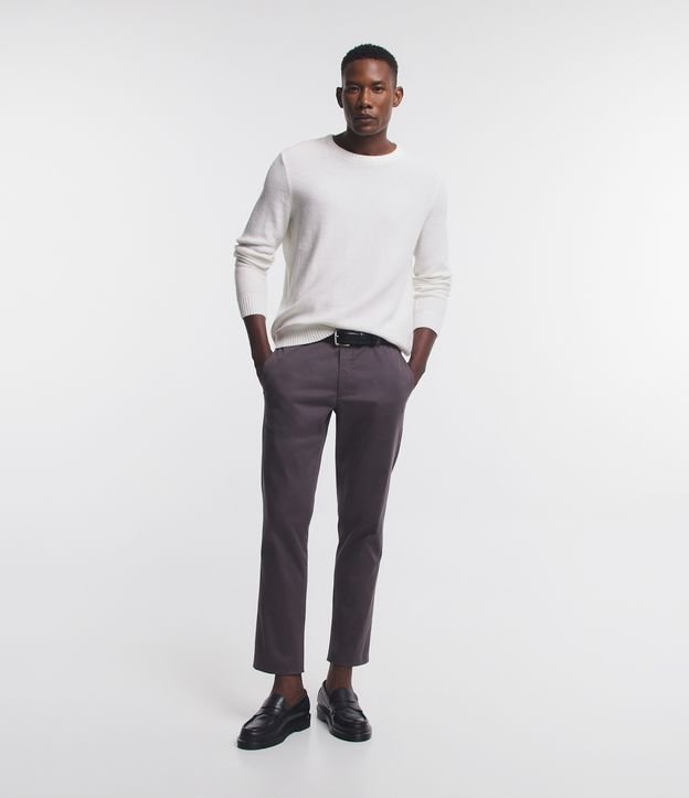 Calça Casual em Sarja com Textura Acetinada