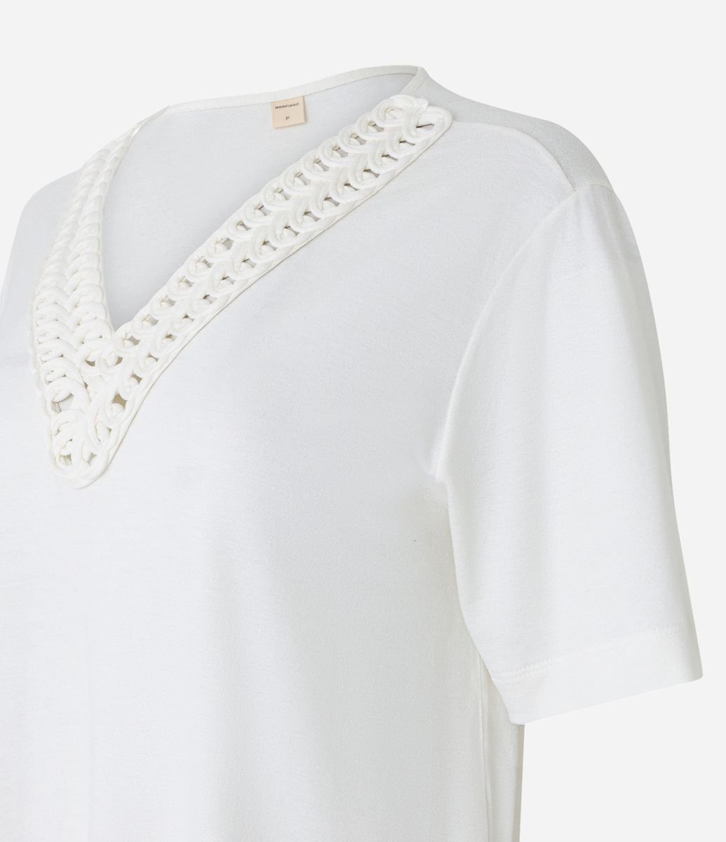 Blusa em Viscose com Decote Trançado e Manga Curta Branco