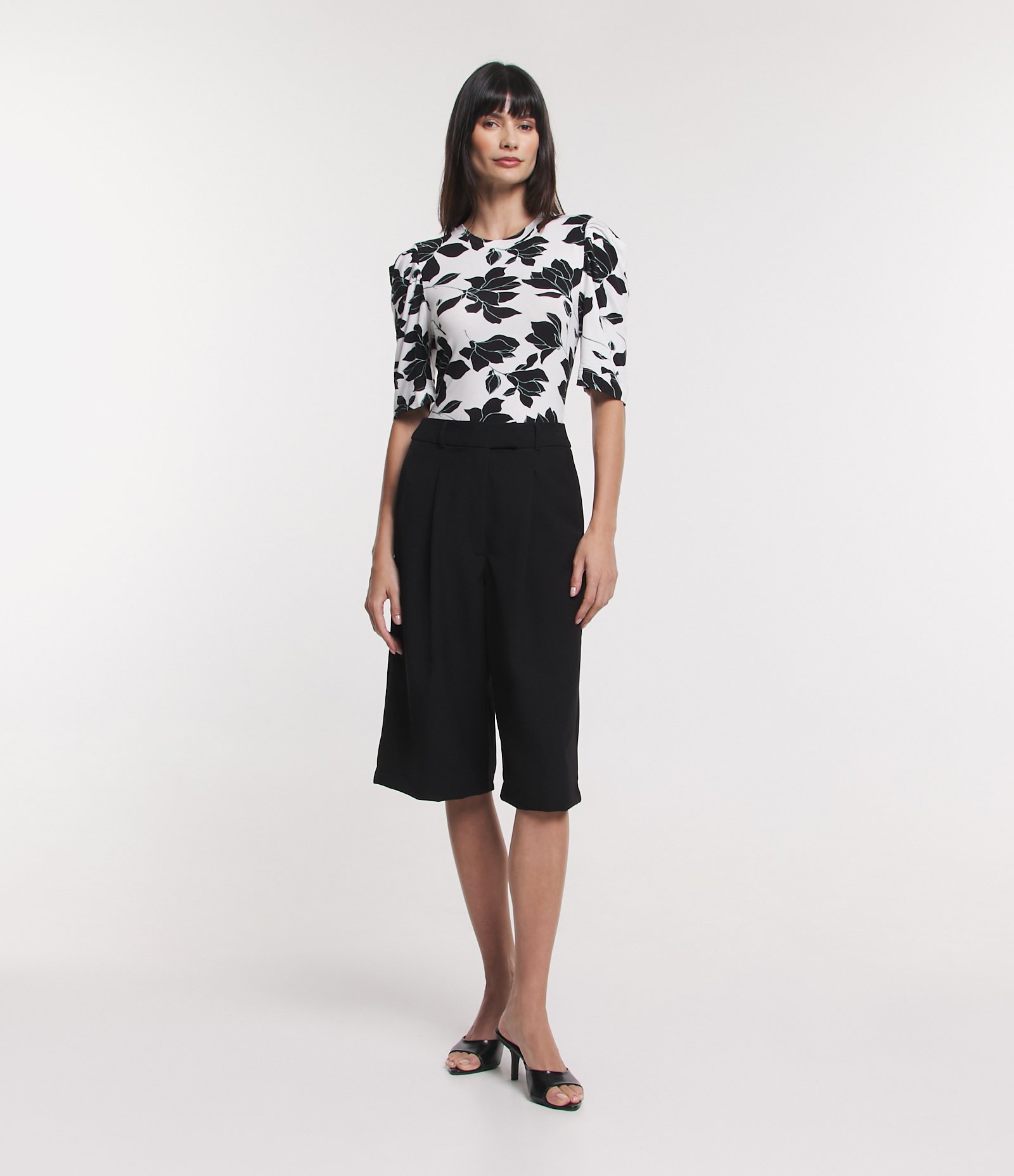 Blusa em Viscolycra com Manga Bufante e Estampa Flores Contrastantes Branco Neve 2