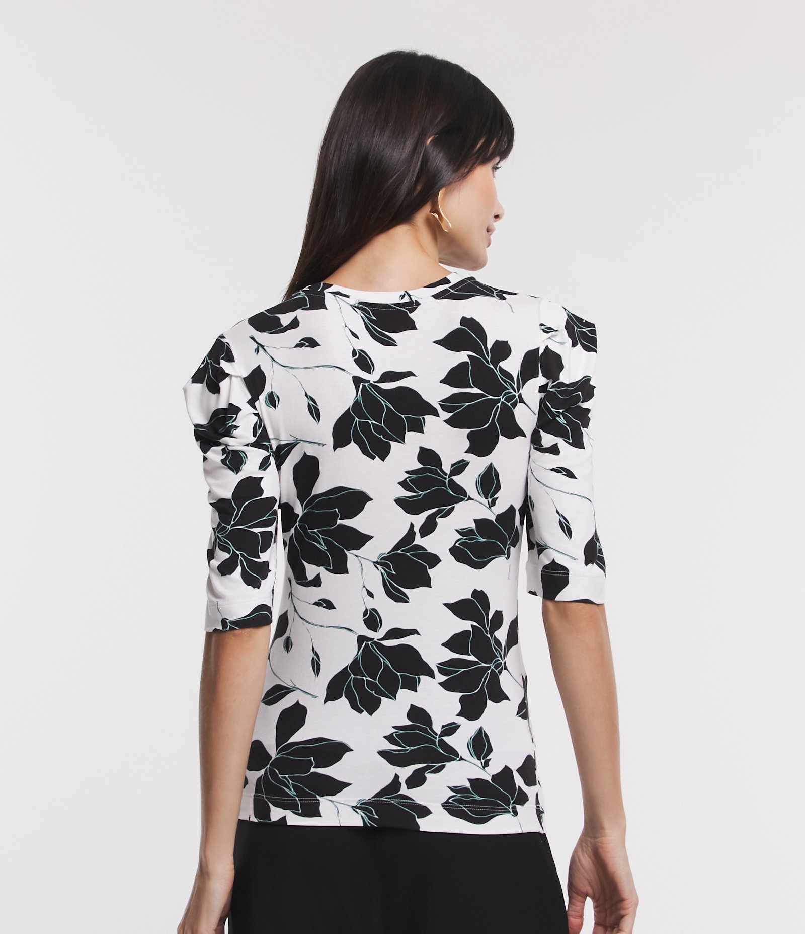 Blusa em Viscolycra com Manga Bufante e Estampa Flores Contrastantes Branco Neve 3