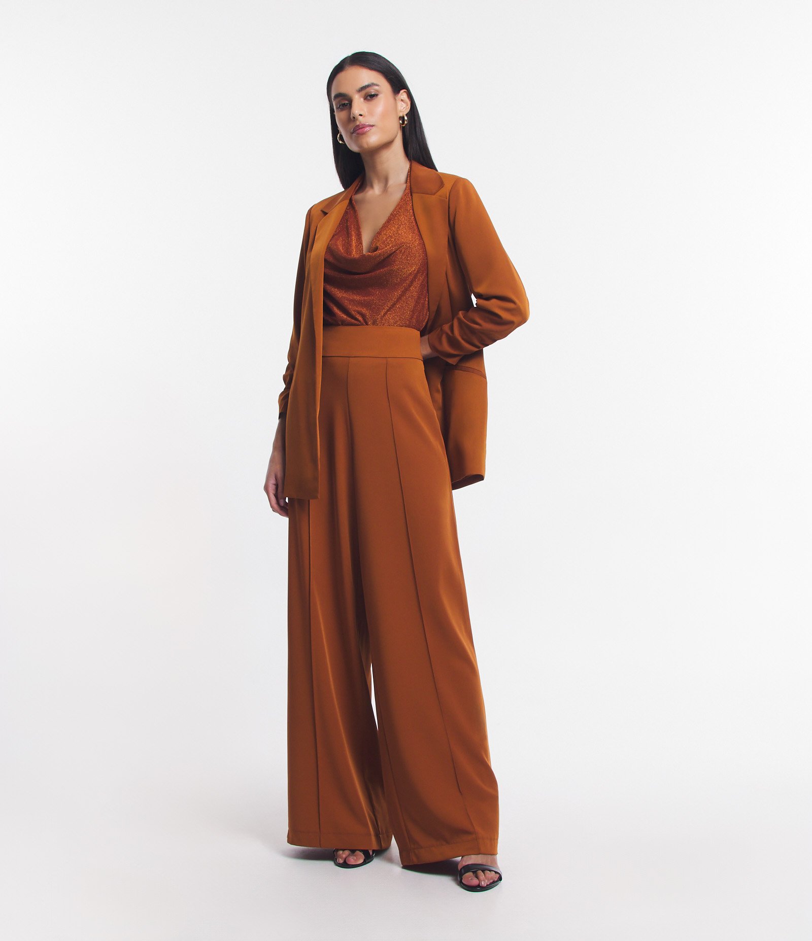 Calça Pantalona em Crepe com Friso Frontal 1