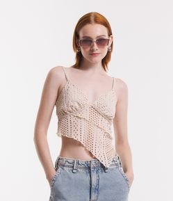 Blusa Cropped em Meia Malha Textura Furadinha e Barra Assimétrica