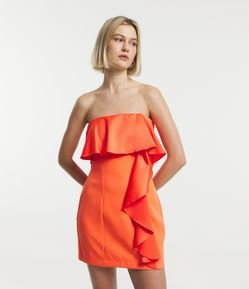 Vestido Tomara que Caia em Tecido Acetinado com Babado Lateral