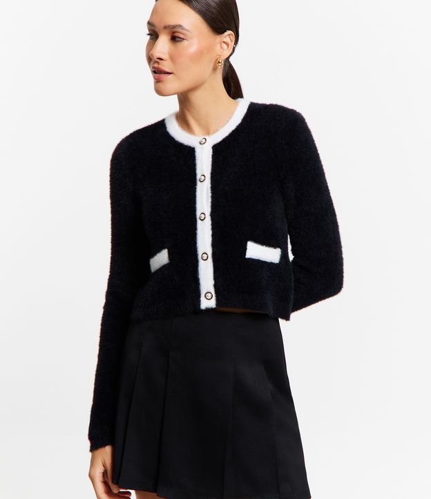 Cardigan em Tricô com Pelinhos e Botões Perolados