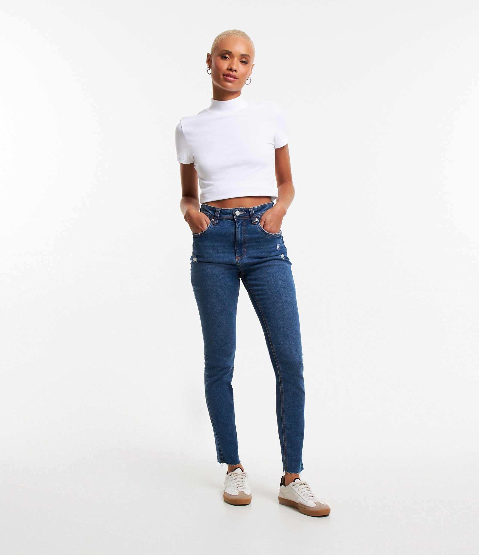 Calça Jeans Mom com Barra Virada Azul Escuro 1