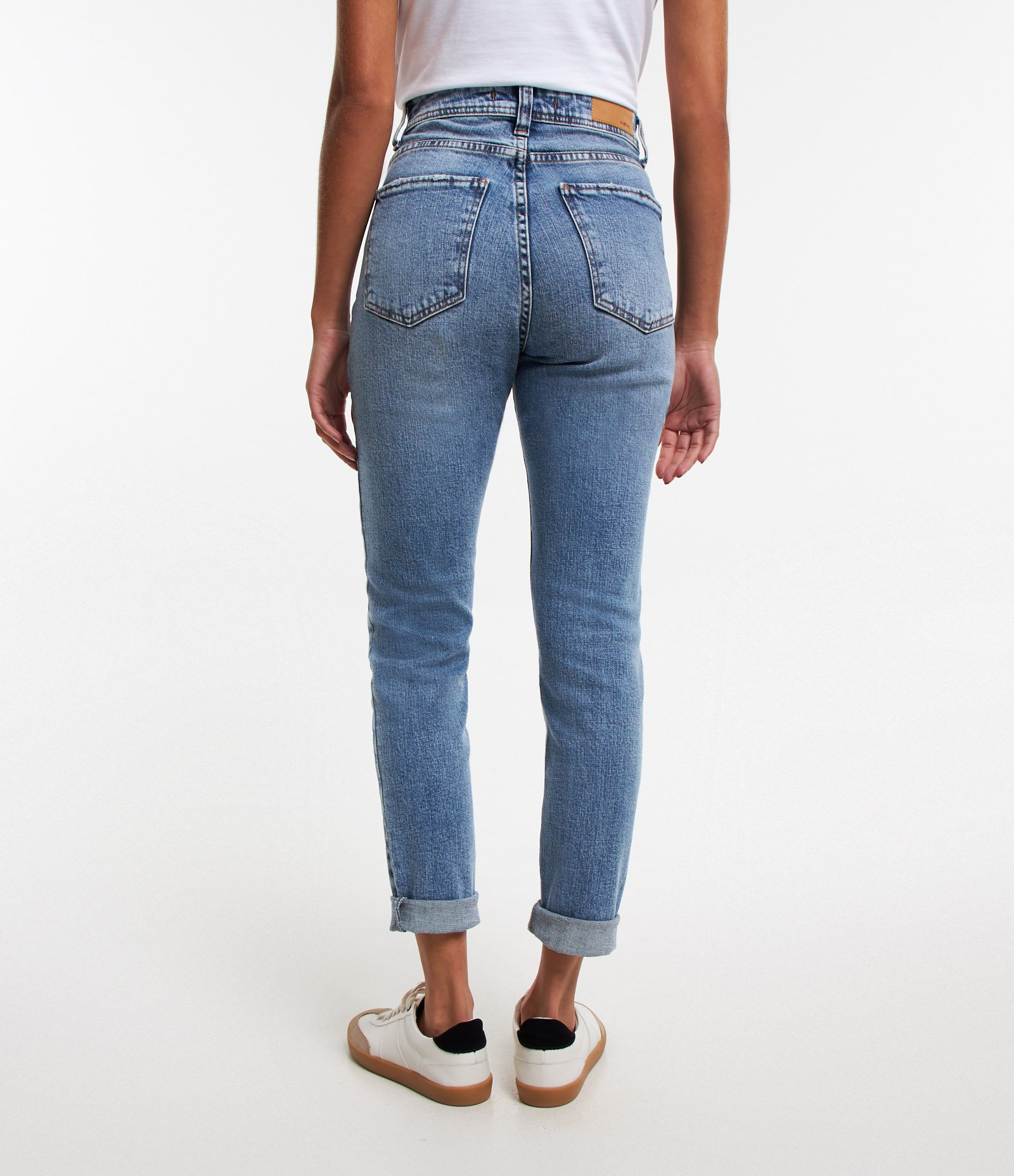 Calça Jeans Mom com Barra Virada 3
