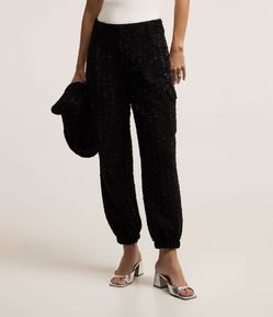 Calça Cenoura em Tweed com Bolsos Cargos e Cós Alfaiatado