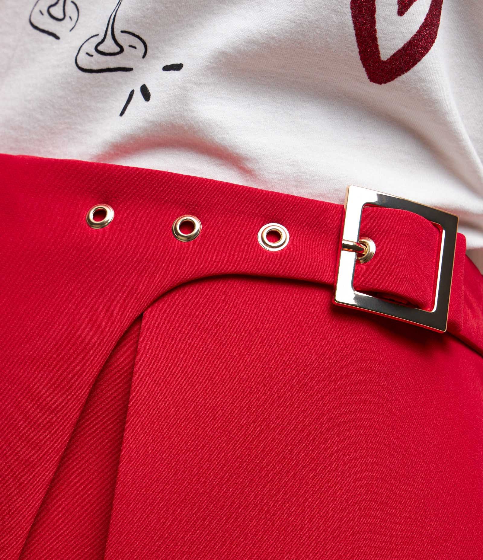 Short Alfaiatado em Crepe com Transpasse e Fivela Vermelho 2