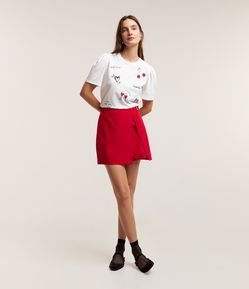 Short Alfaiatado em Crepe com Transpasse e Fivela