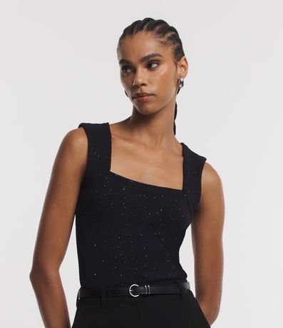 Blusa sem Manga em Viscose com Ombreira e Superfície Brilhosa Menor preço em Blusa sem Manga em Viscose com Ombreira e Superfície Brilhosa
