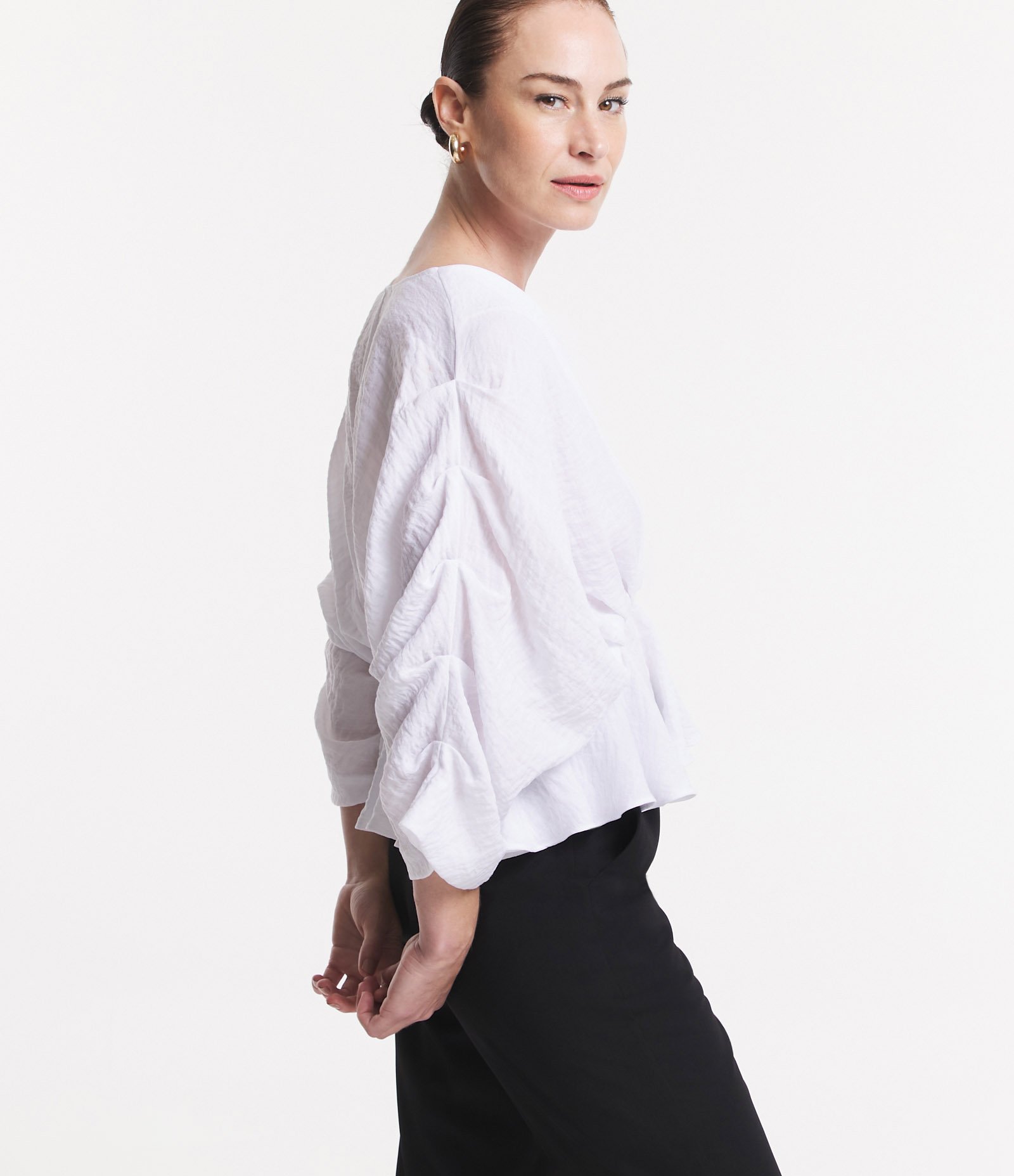 Blusa Bata Manga Longa em Viscose com Botões Branco 5