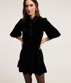 Vestido Curto em Veludo com Manga Balonê e Babado na Barra