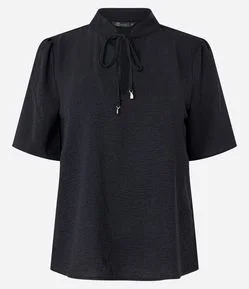 Blusa Manga Curta com Gola Laço e Vazado