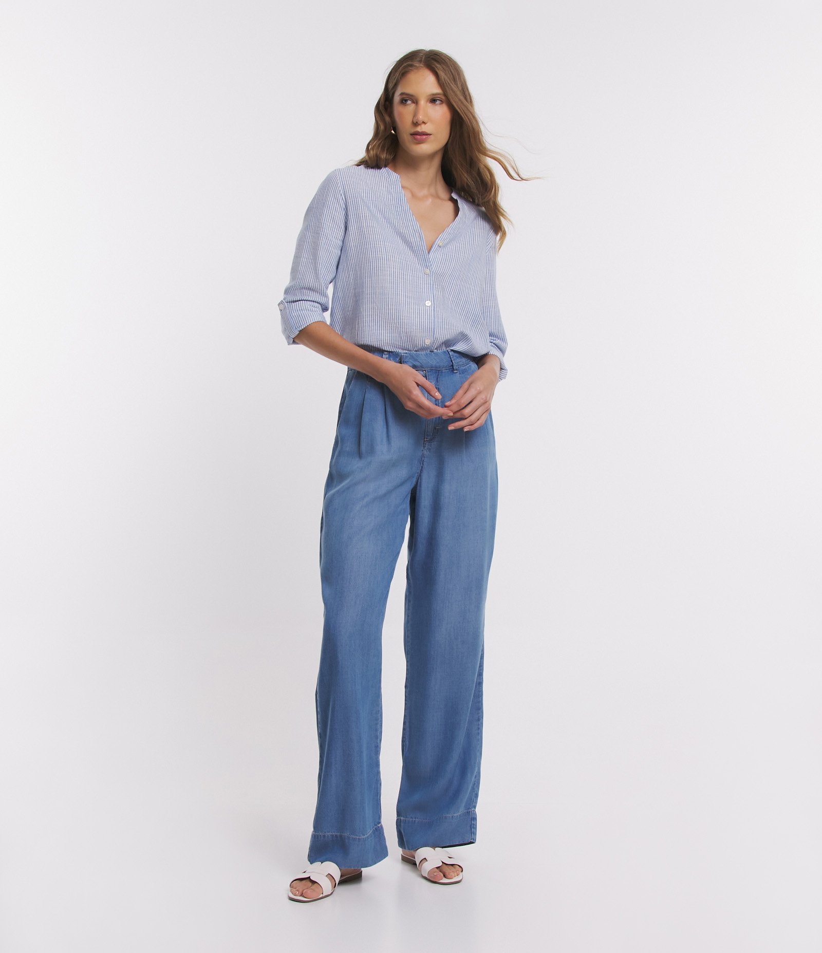 Calça Pantalona em Jeans com Cós Diferenciado e Pregas Azul Médio 1