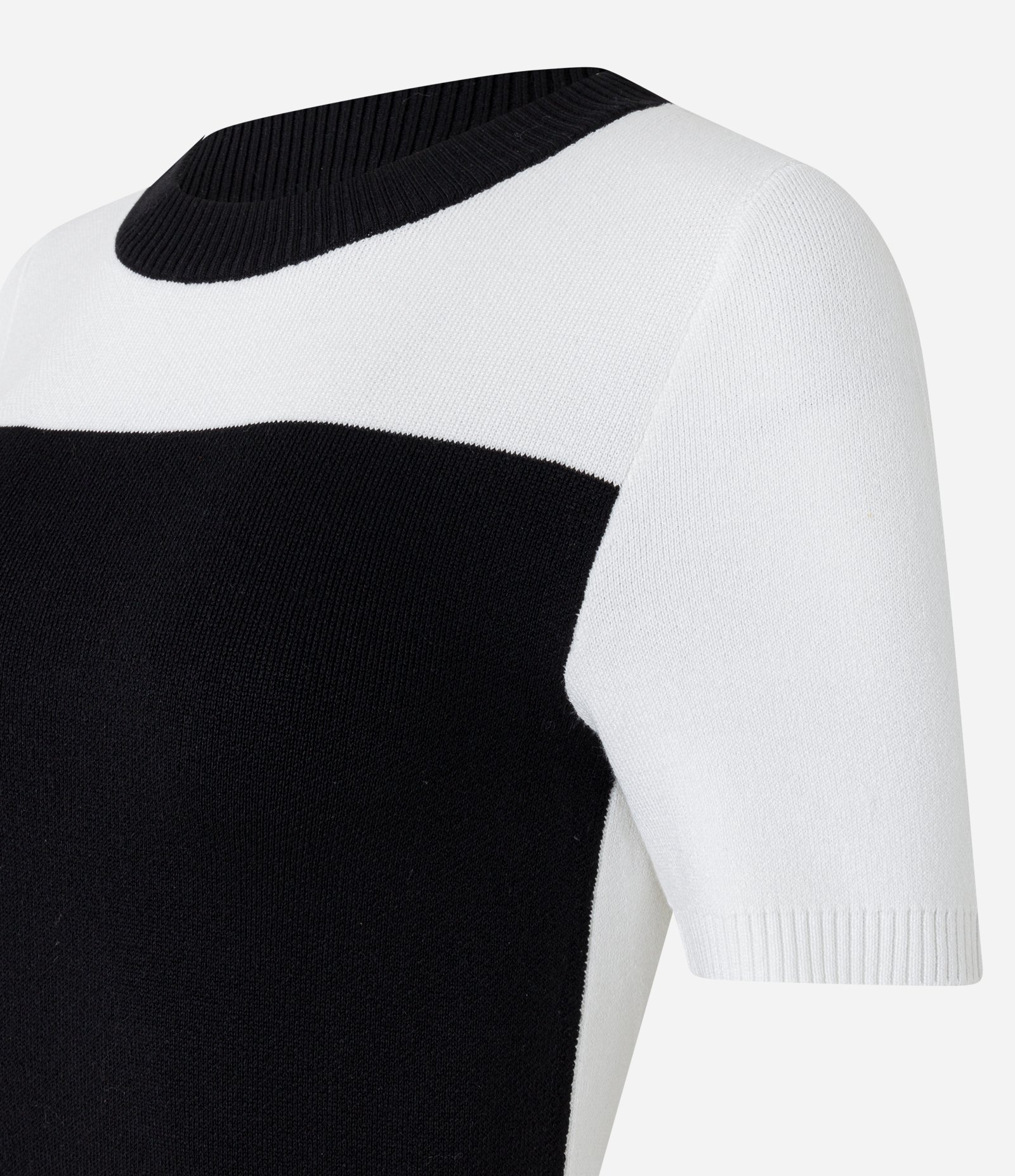 Blusa em Tricô com Bloco de Cor Contrastante Preto/ Branco 7
