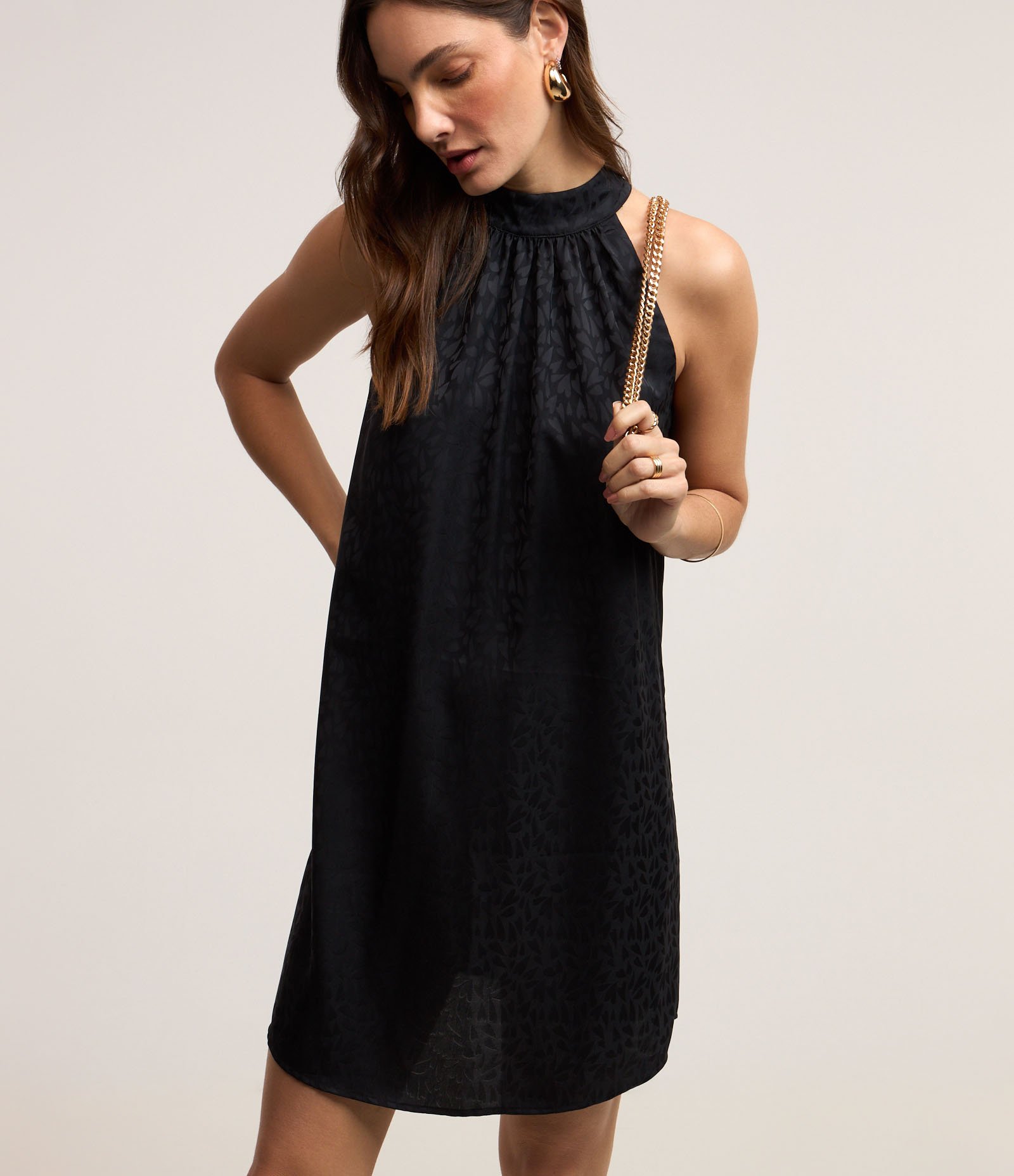 Vestido em Jacquard com Estampa Corações e Textura Acetinada Preto 1