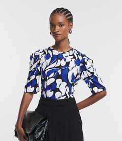 Blusa em Viscolycra com Prega na Manga e Estampa Abstrata