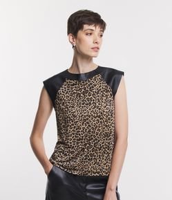 Blusa Muscle Tee em Jersey com Detalhe em Material Sintético na Gola e Ombros