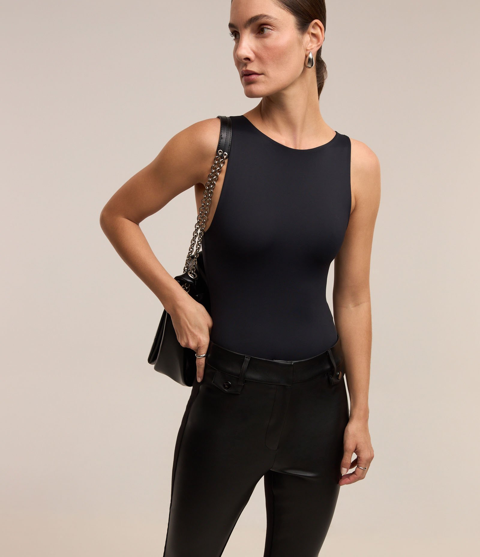 Calça Flare em PU e Ponto Roma com Bolsinhos no Cós Preto 4