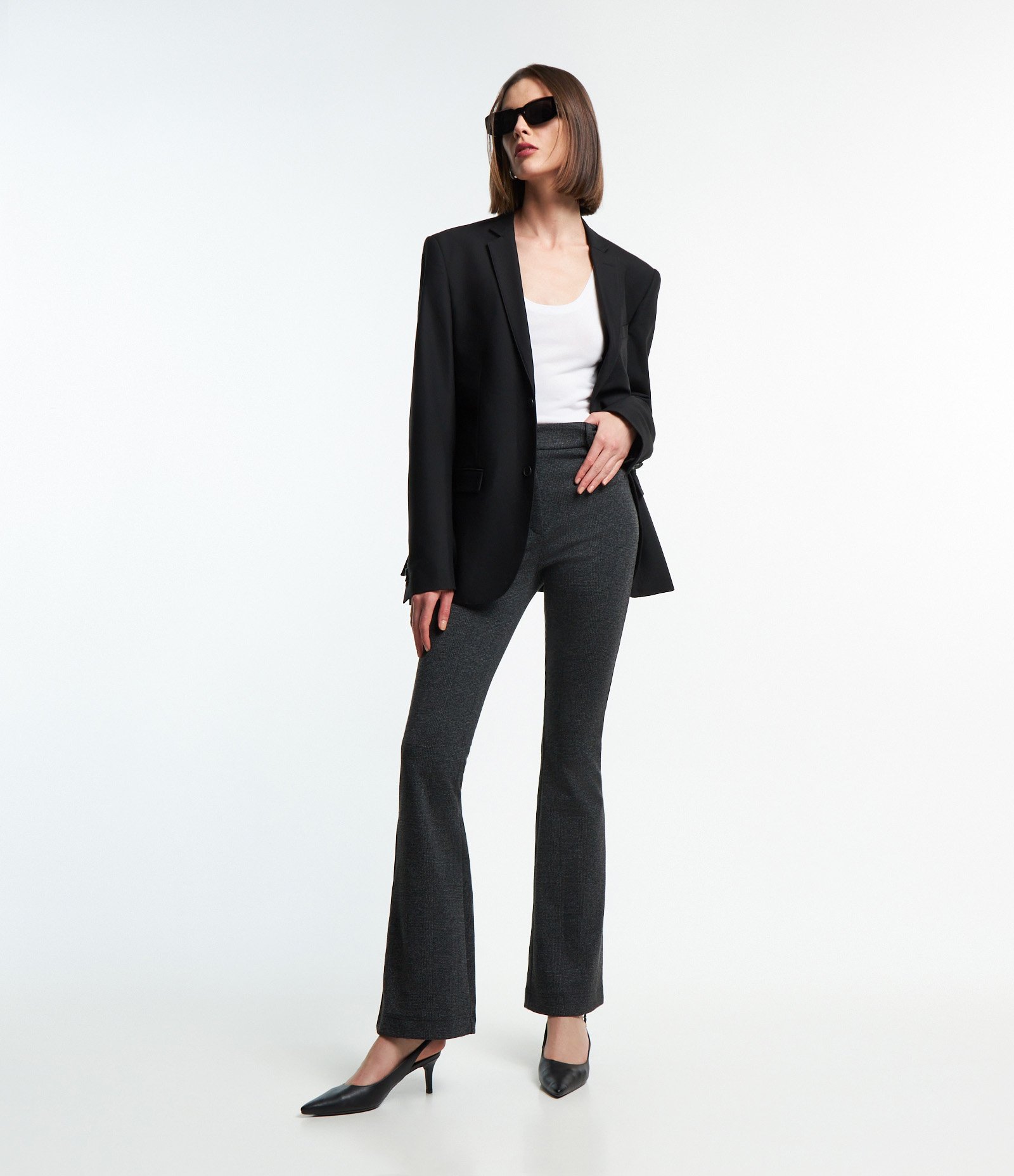 Calça Flare em Ponto Roma com Estampa Xadrez Cinza 1