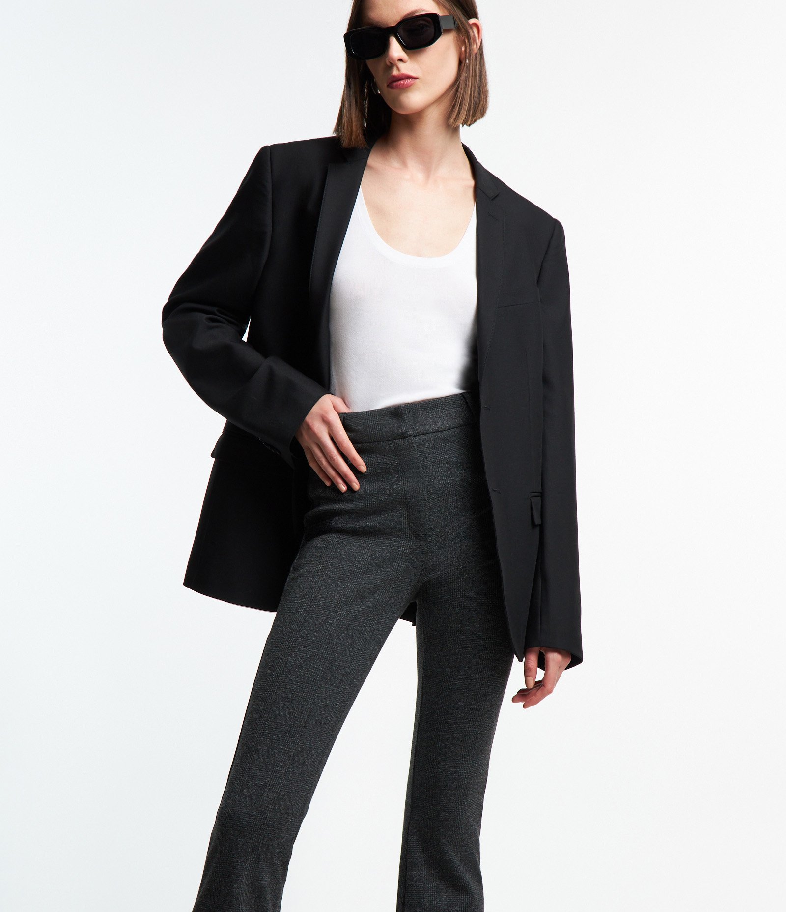 Calça Flare em Ponto Roma com Estampa Xadrez Cinza 2