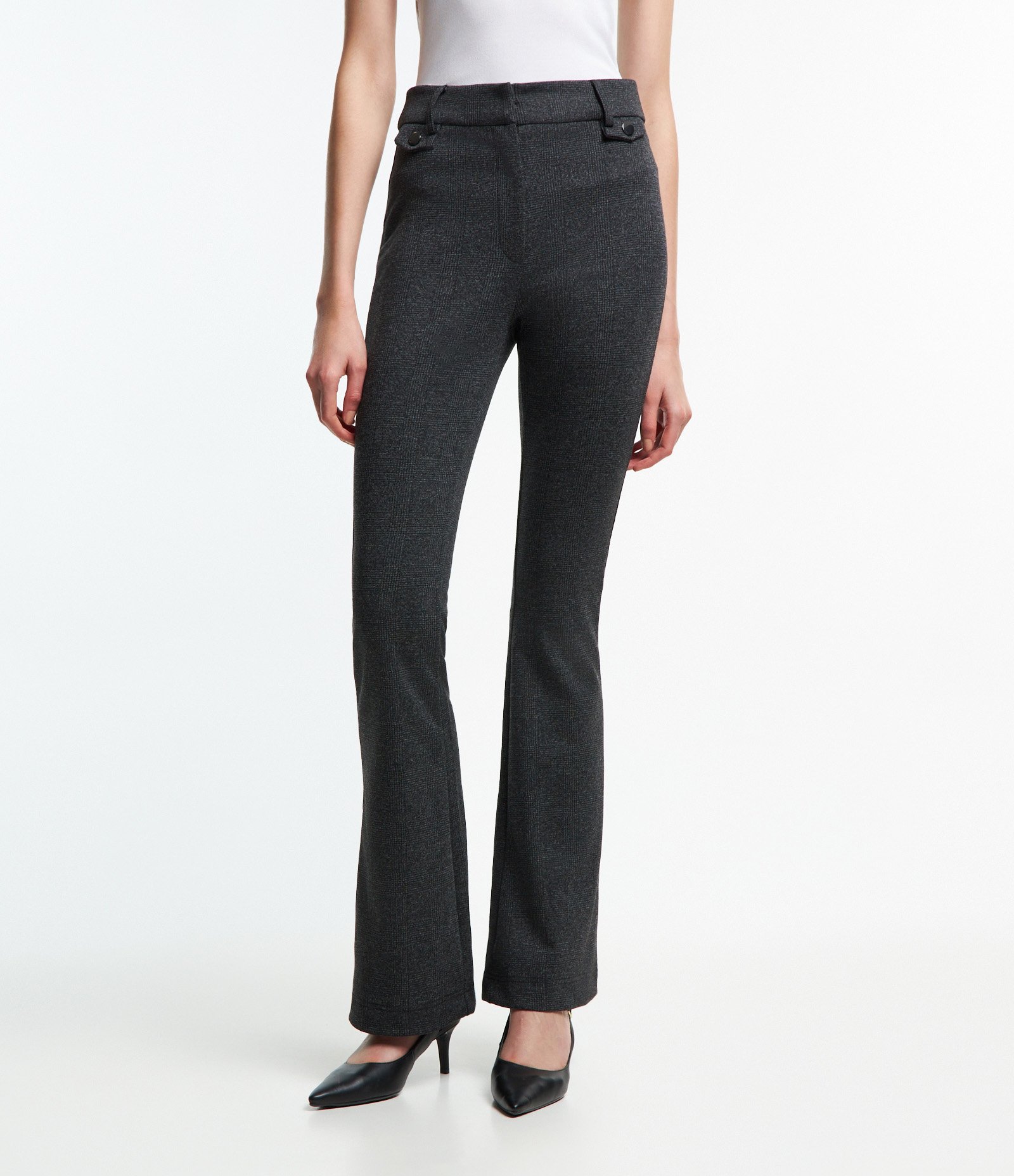 Calça Flare em Ponto Roma com Estampa Xadrez Cinza 3