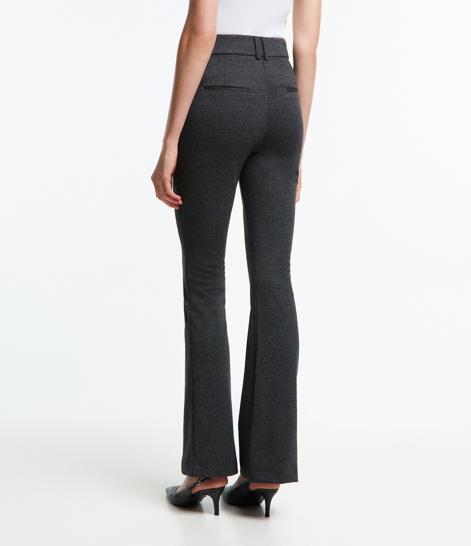 Calça Flare em Ponto Roma com Estampa Xadrez Cinza 5