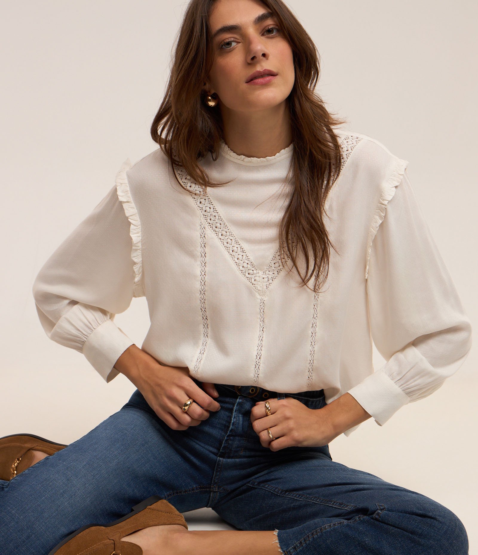 Blusa Bata em Viscose Maquinetada  com Detalhes de Frufru e Entremeios Branco Neve 5