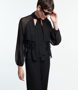Blusa em Chiffon com Laço na Gola e Detalhes em Babado e Renda