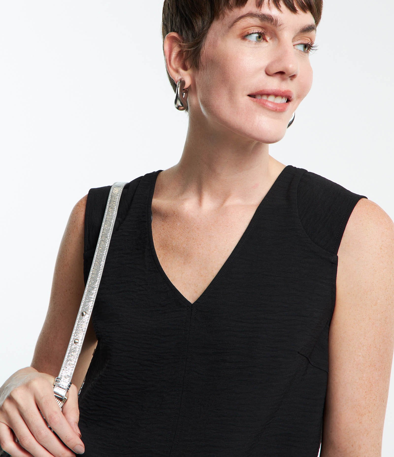 Blusa sem Manga com Decote V e Texturas Preto 1