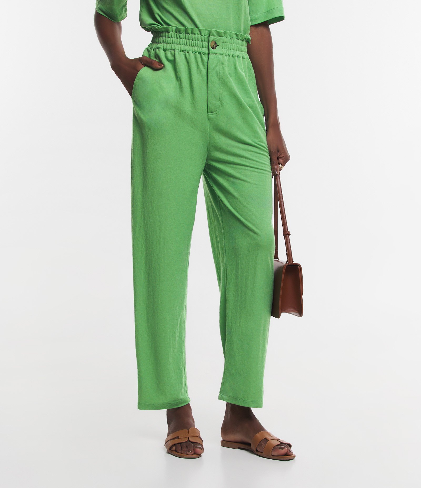 Calça Cenoura em Orly com Cós Elástico Verde 2