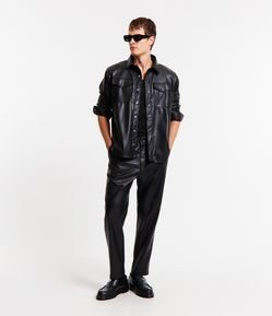 Calça em Pu com Bolso Faca