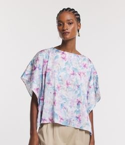 Blusa Acetinada Manga Evasê com Flores Aquareladas Estampadas