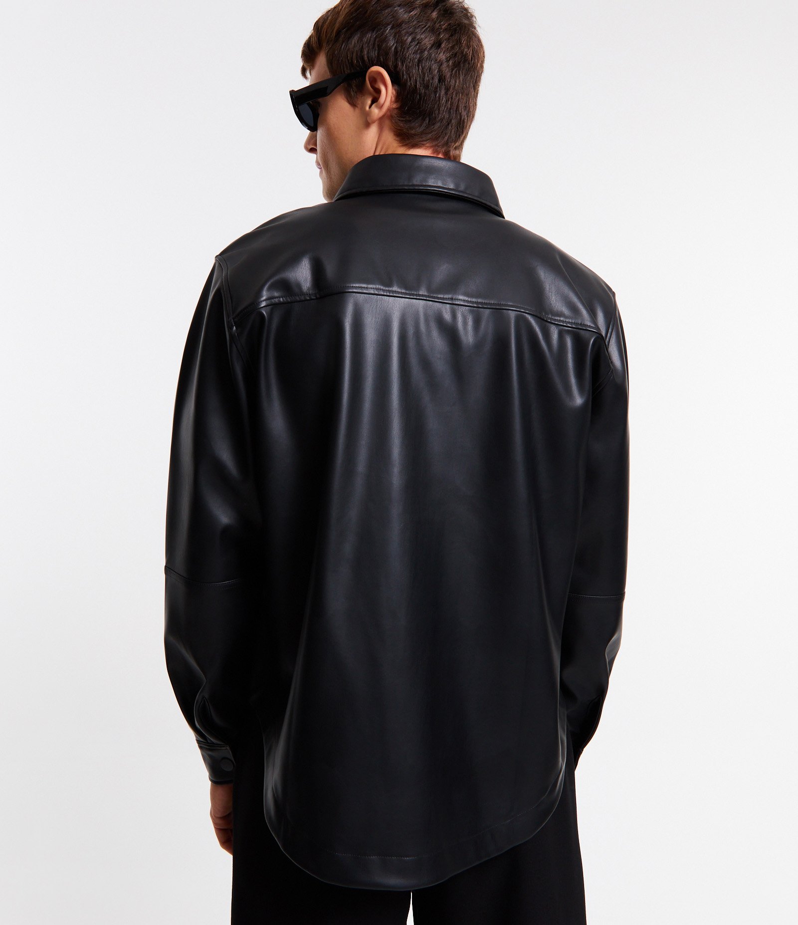 Camisa Overshirt com Bolsos de Lapela no Peito Preto 4