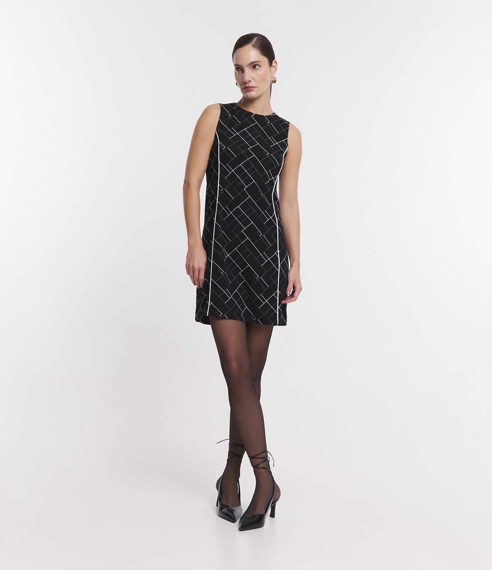 Vestido Curto em Crepe com Estampa Geométrica Preto 1