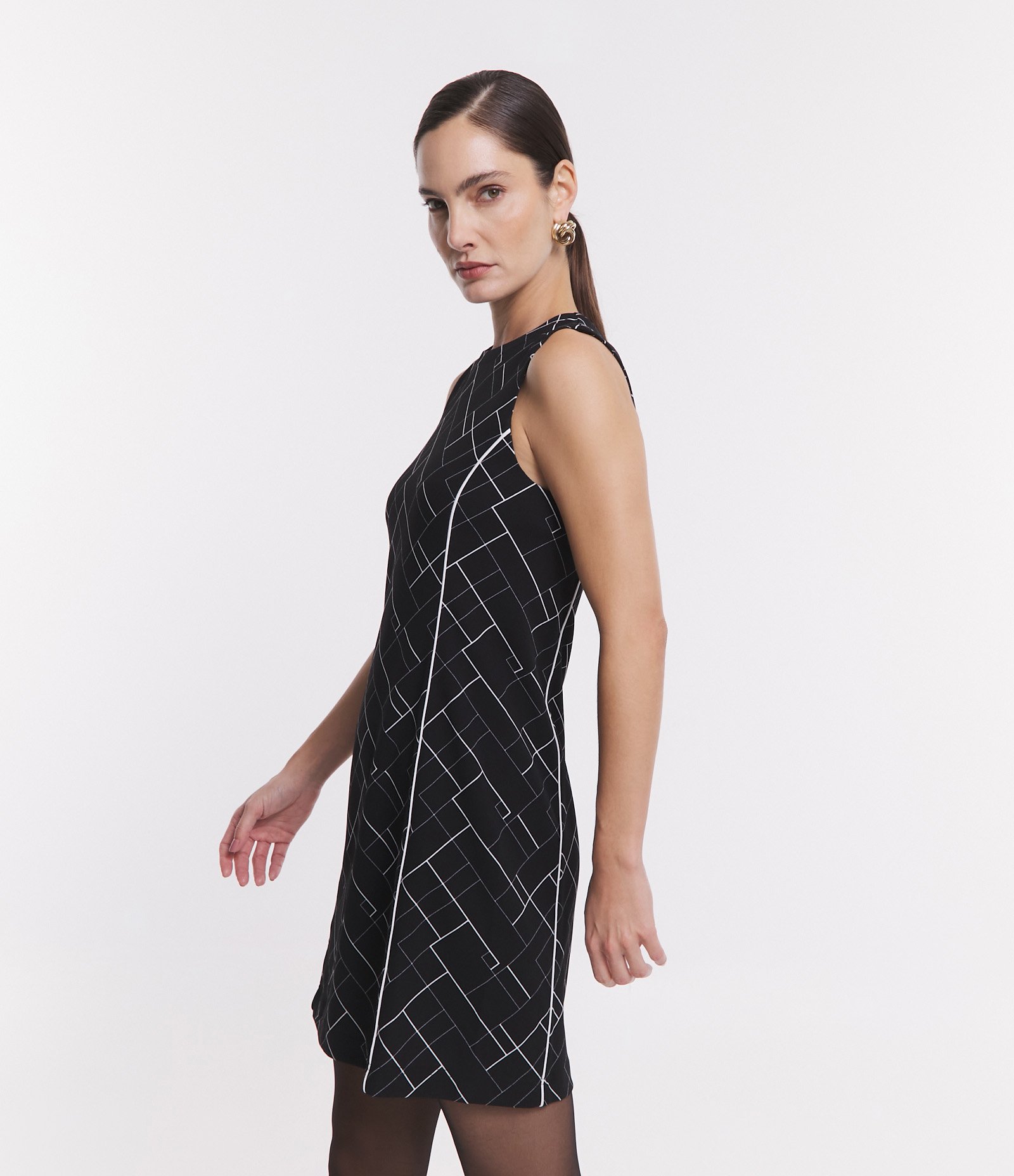 Vestido Curto em Crepe com Estampa Geométrica Preto 2