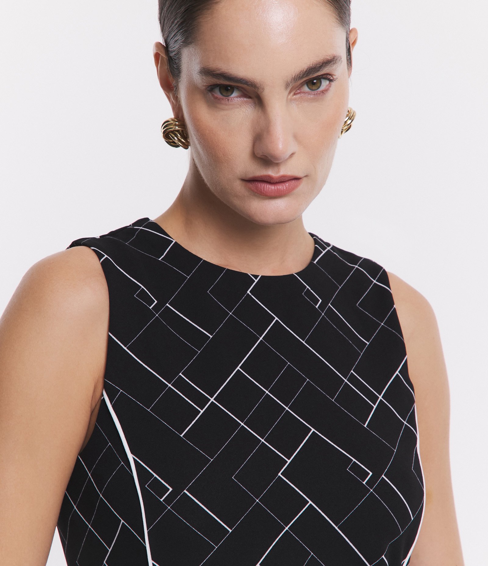 Vestido Curto em Crepe com Estampa Geométrica Preto 5