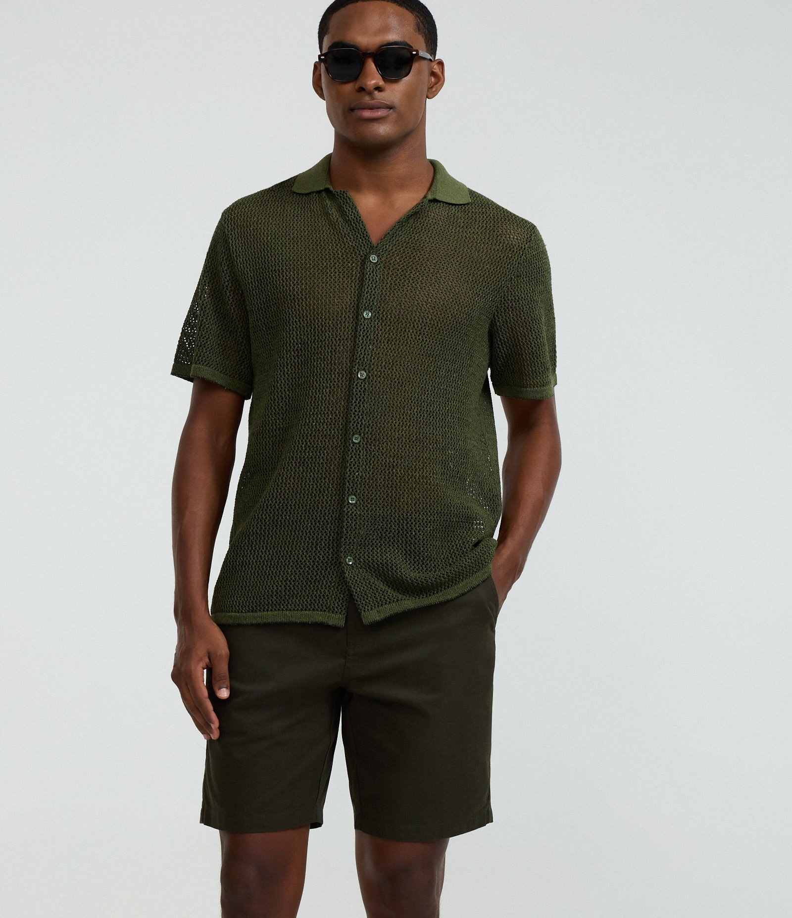 Bermuda Reta em Sarja com Bolso Verde Escuro 5