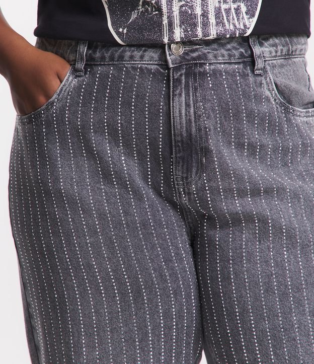 Calça Reta em Jeans com Listras de Strass Curve & Plus Size Cinza 4