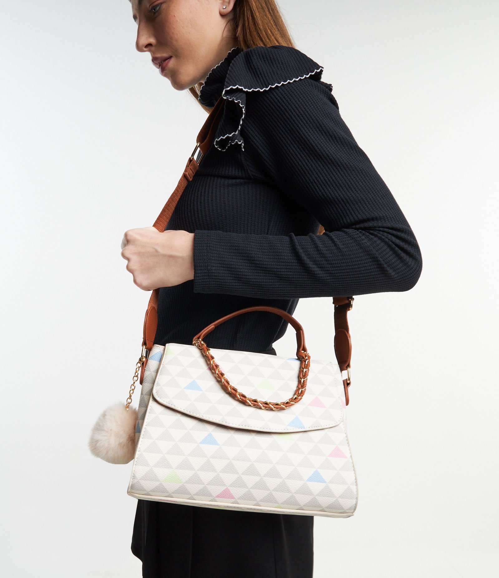 Bolsa Satchel Média com Estampa de Triângulos Detalhe de Corrente e Pompom Off White 1