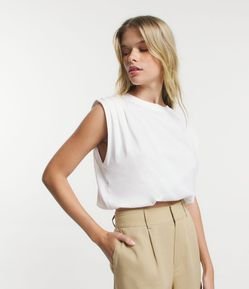 Blusa Cropped sem Mangas com Elástico na Barra e Pregas no Ombros