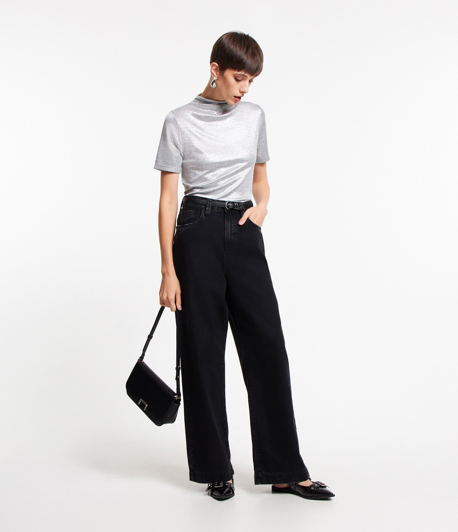 Blusa com Gola Alta e Superfície Metalizada Prata 2