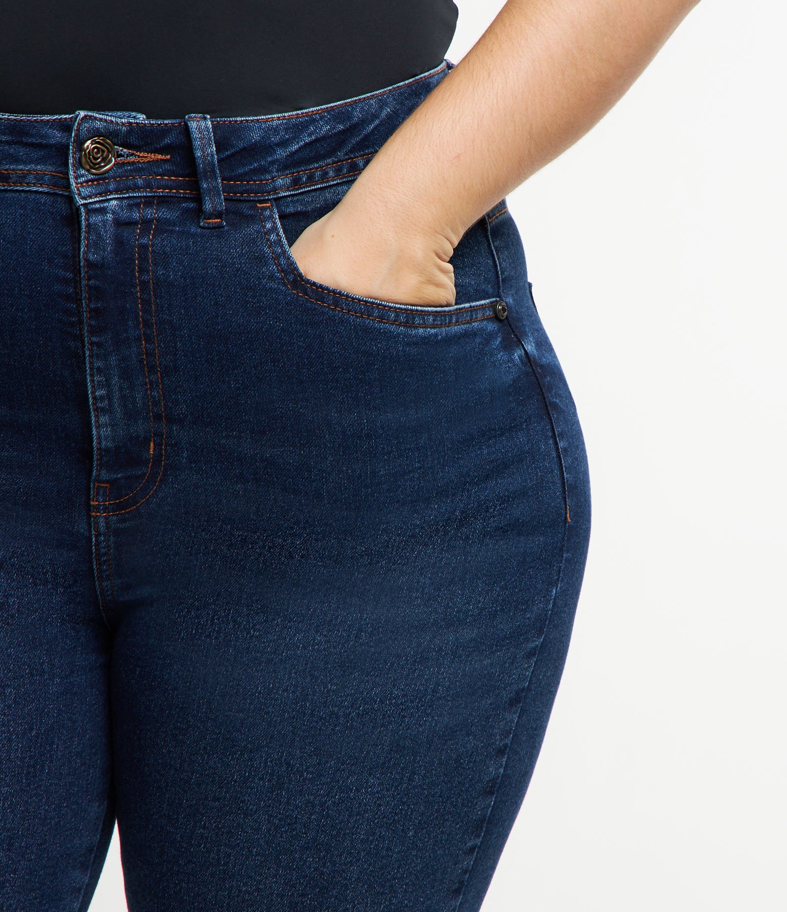 Calça Flare Jeans com Botão de Flor Curve & Plus Size Azul 4