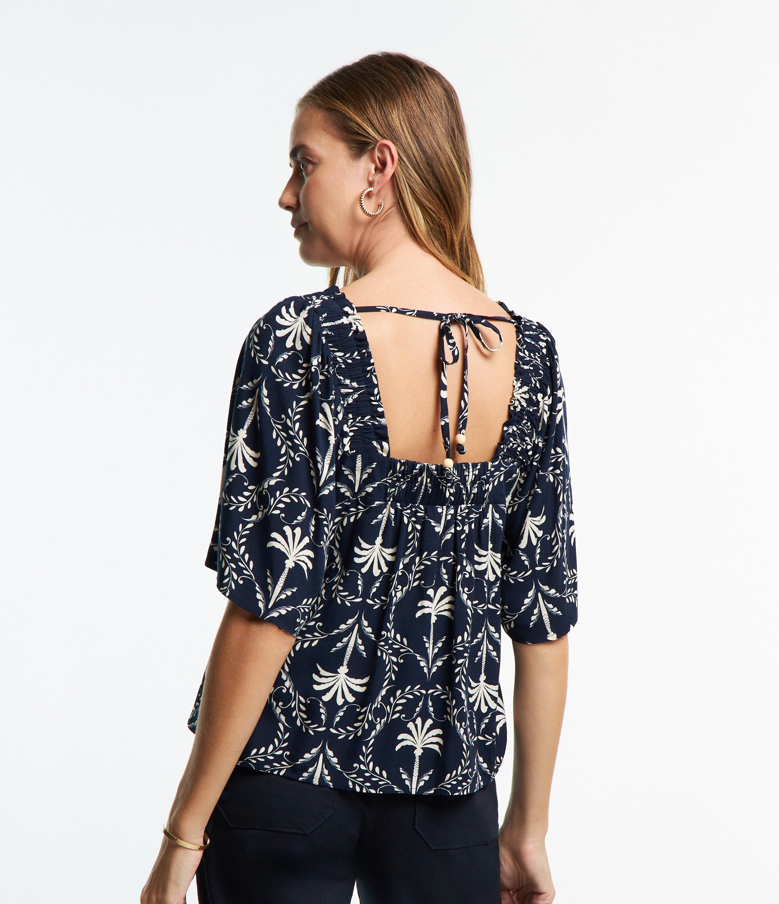Blusa em Viscose com Estampa Coqueiros e Arabescos Azul 4