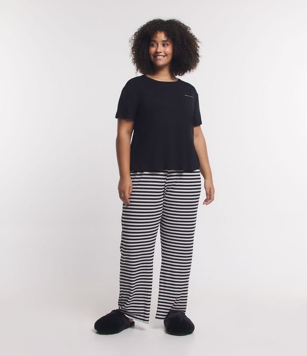 Pijama em Viscose com Lettering e Listras Curve & Plus Size Preto 1