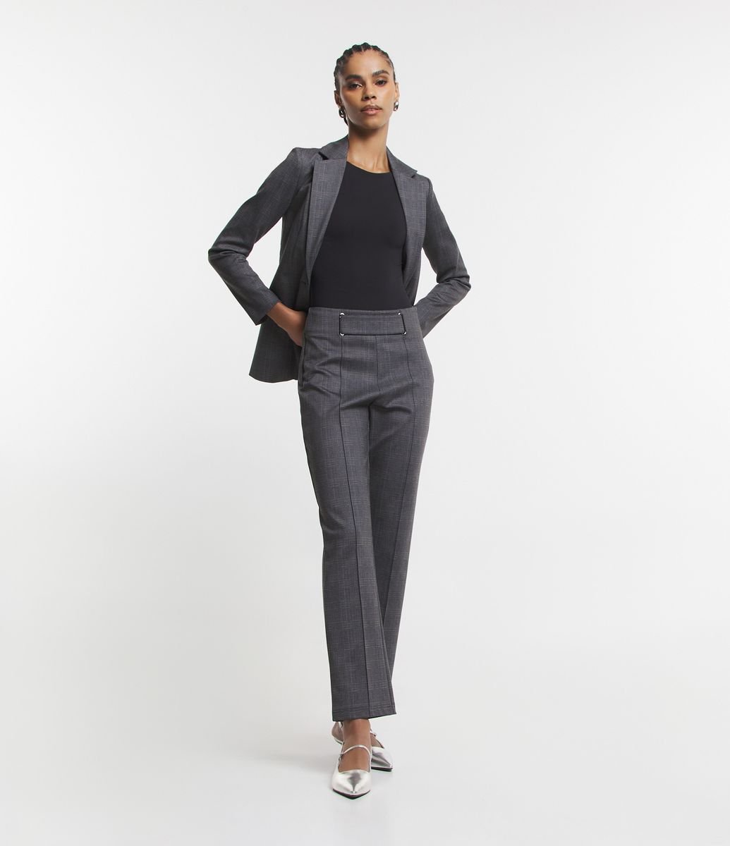 Calça Reta em Viscose com Estampa Xadrez e Cinto Embutido com