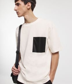 Camiseta em Meia Malha com Bolso em Pu